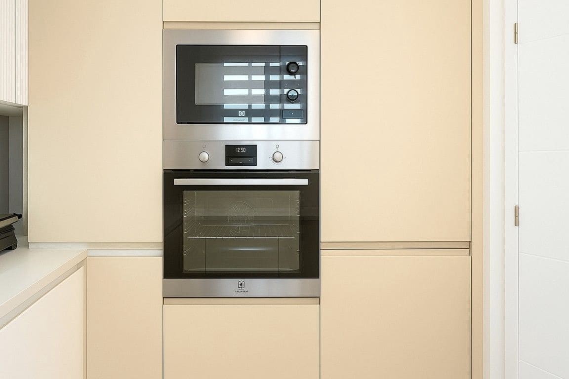 4 soverom Kjedet enebolig til salgs i Playa de las Americas med svømmebasseng garasje - € 890 000 (Ref: 9124631)