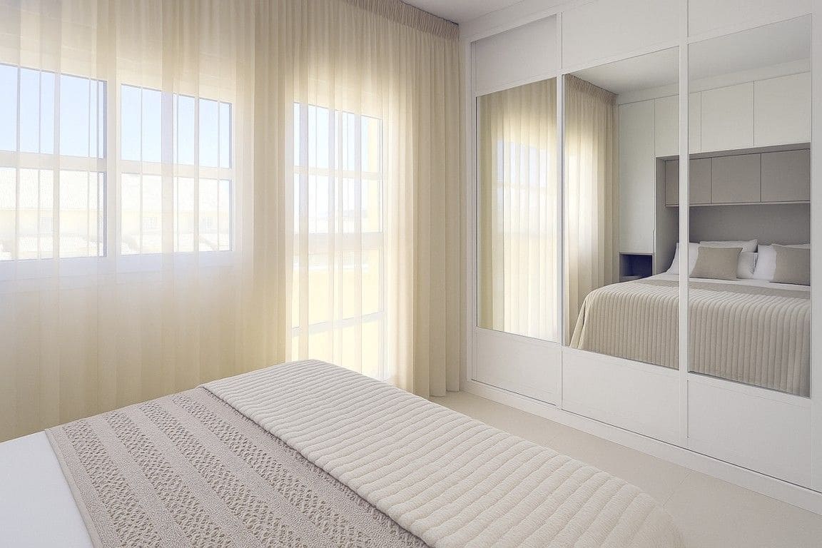 4 soverom Kjedet enebolig til salgs i Playa de las Americas med svømmebasseng garasje - € 890 000 (Ref: 9124631)