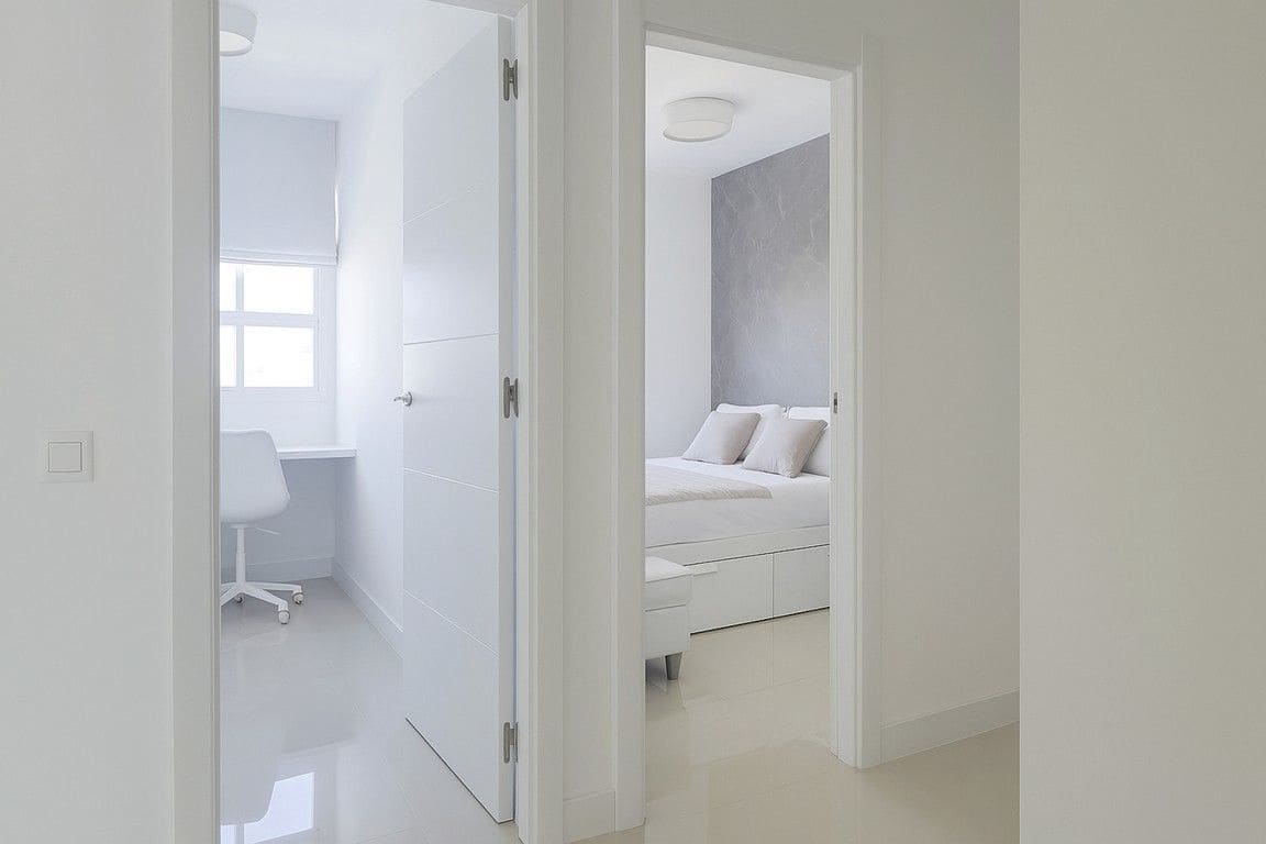 4 soverom Kjedet enebolig til salgs i Playa de las Americas med svømmebasseng garasje - € 890 000 (Ref: 9124631)