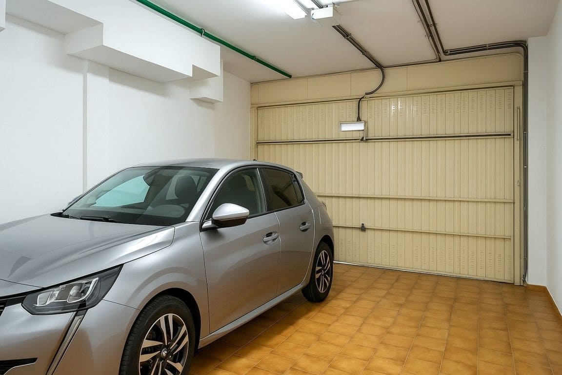 4 soverom Kjedet enebolig til salgs i Playa de las Americas med svømmebasseng garasje - € 890 000 (Ref: 9124631)