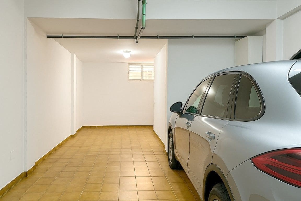 4 soverom Kjedet enebolig til salgs i Playa de las Americas med svømmebasseng garasje - € 890 000 (Ref: 9124631)