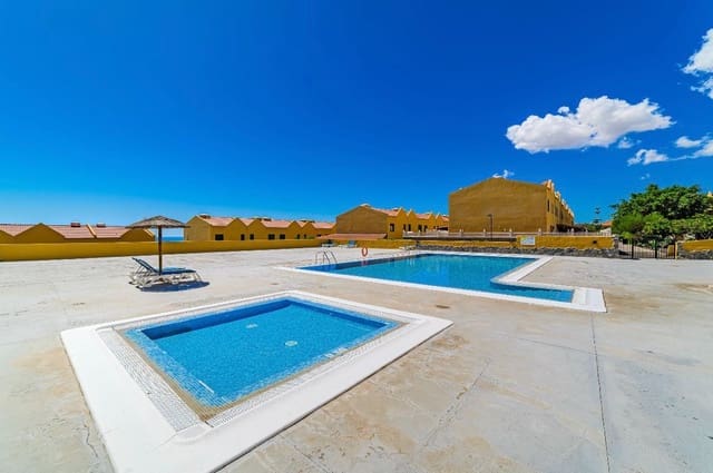 3 slaapkamer Halfvrijstaande villa te koop in Llano del Camello, San Miguel de Abona met zwembad garage - € 420.000 (Ref: 9136887)