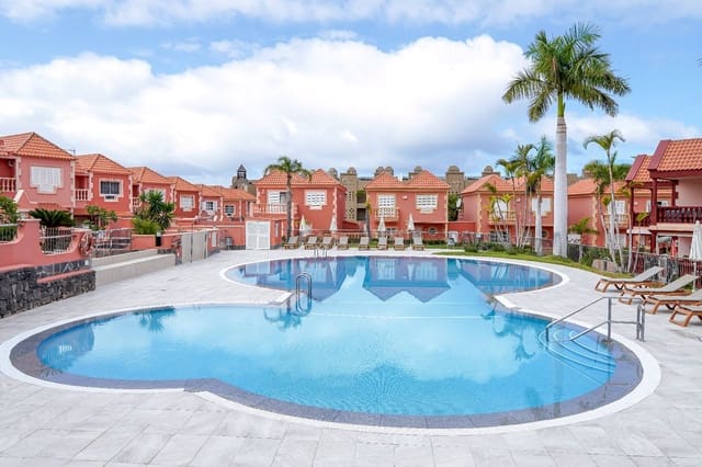 2 soveværelse Lejlighed til salg i Playa del Duque, Adeje med swimmingpool garage - € 589.000 (Ref: 9142621)