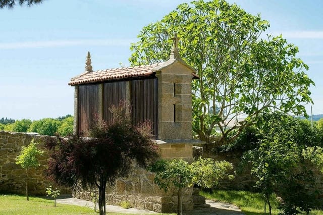 10 bedroom Hotel for sale in Lugo city - € 1,275,000 (Ref: 9169002)