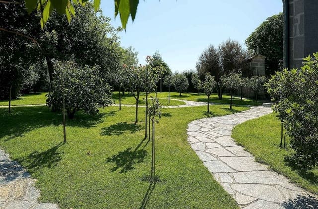 10 bedroom Hotel for sale in Lugo city - € 1,275,000 (Ref: 9169002)