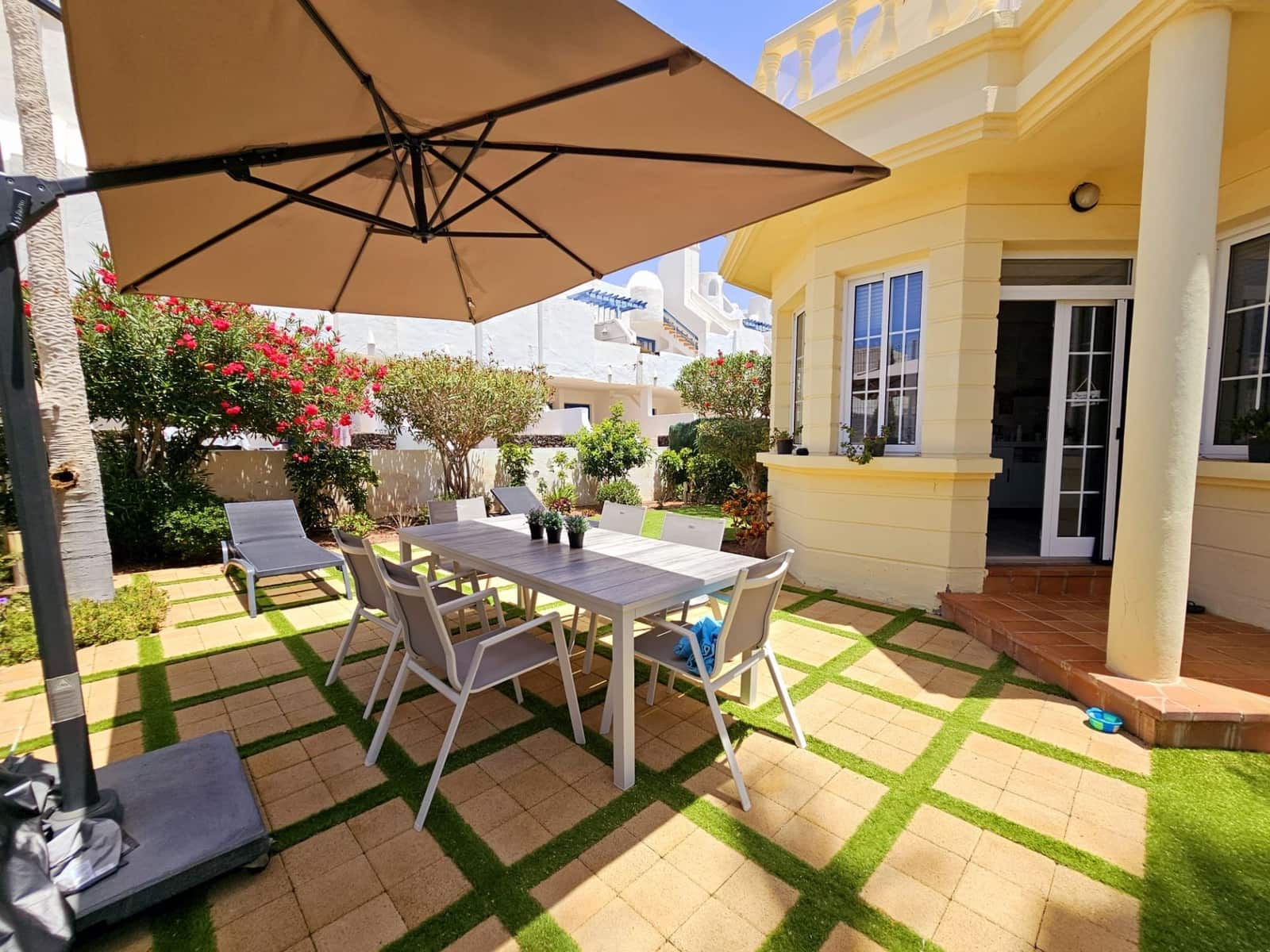 2 slaapkamer Villa te koop in Playa Fanabe met zwembad - € 600.000 (Ref: 9193530)