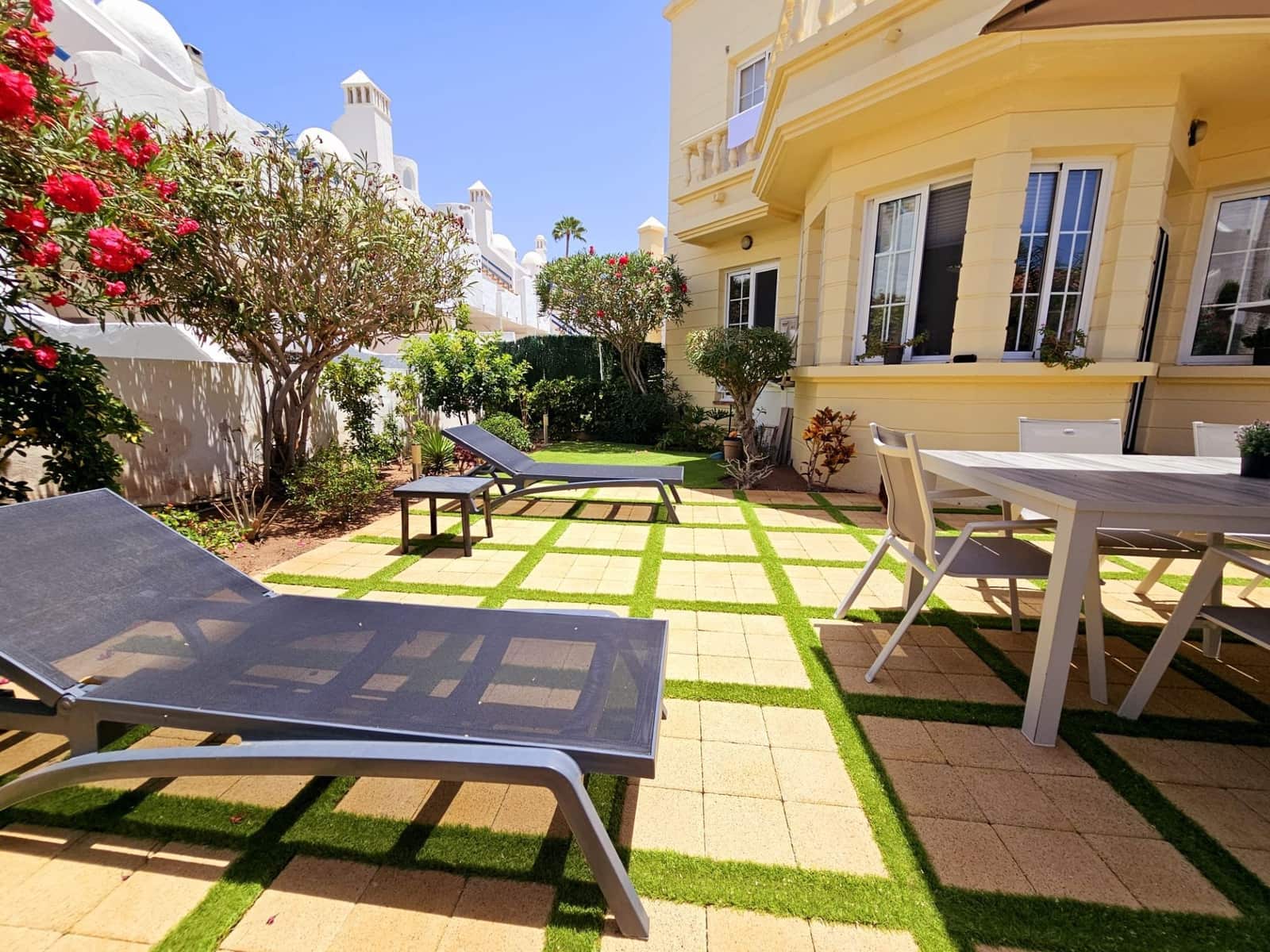 2 slaapkamer Villa te koop in Playa Fanabe met zwembad - € 600.000 (Ref: 9193530)