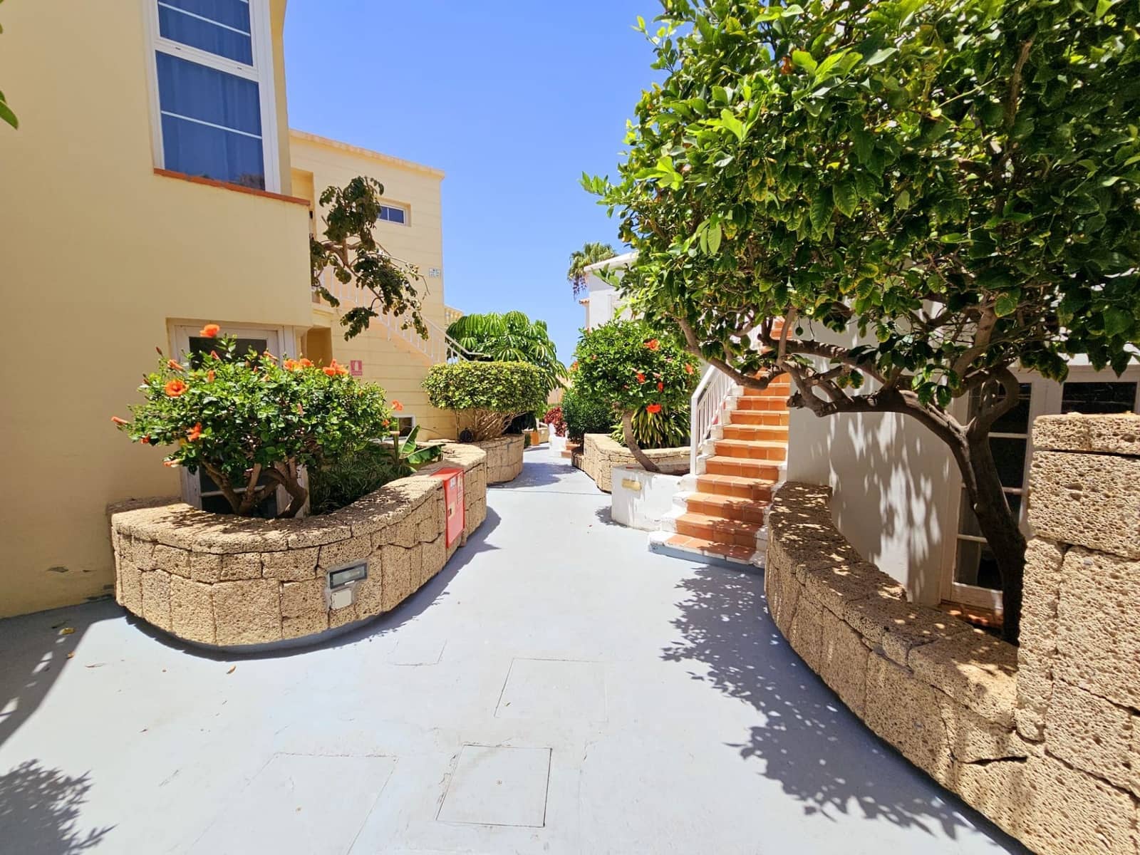 2 slaapkamer Villa te koop in Playa Fanabe met zwembad - € 600.000 (Ref: 9193530)