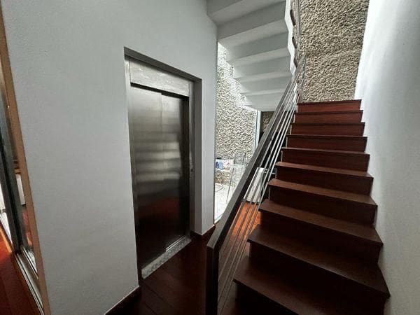 5 soveværelse Villa til salg i Playa del Duque med swimmingpool garage - € 2.930.000 (Ref: 9195263)