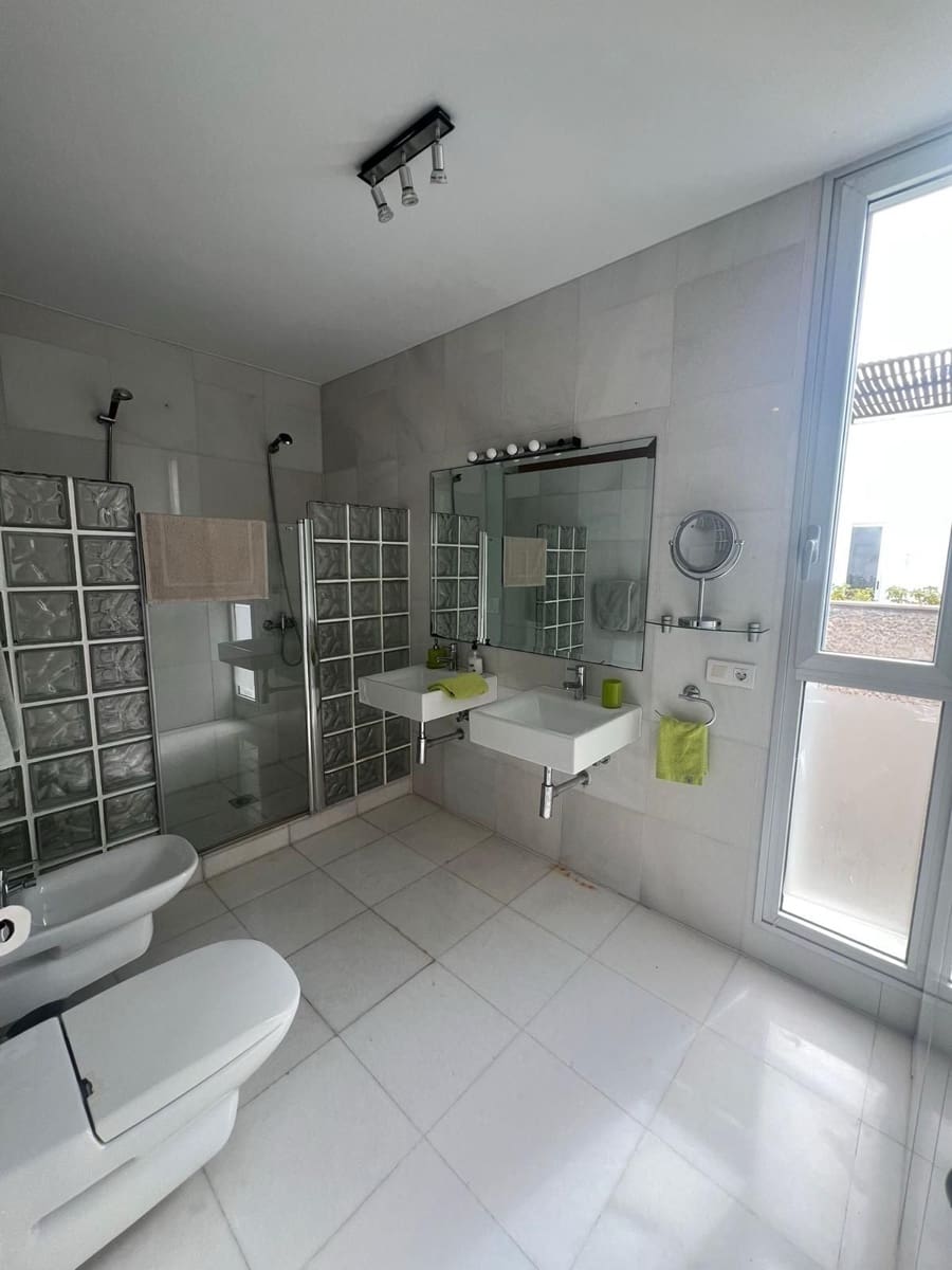 5 soveværelse Villa til salg i Playa del Duque med swimmingpool garage - € 2.930.000 (Ref: 9195263)