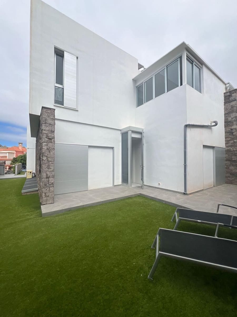 5 soveværelse Villa til salg i Playa del Duque med swimmingpool garage - € 2.930.000 (Ref: 9195263)