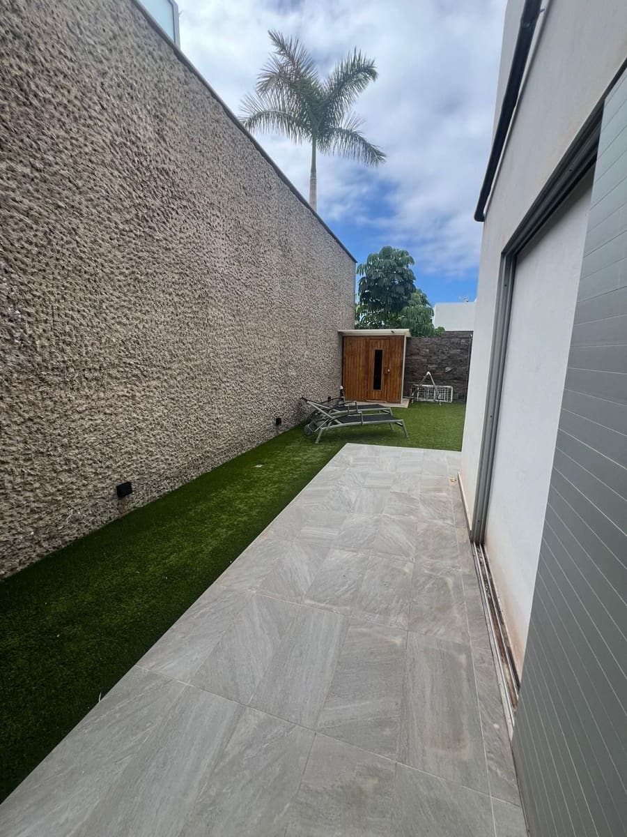 5 soveværelse Villa til salg i Playa del Duque med swimmingpool garage - € 2.930.000 (Ref: 9195263)