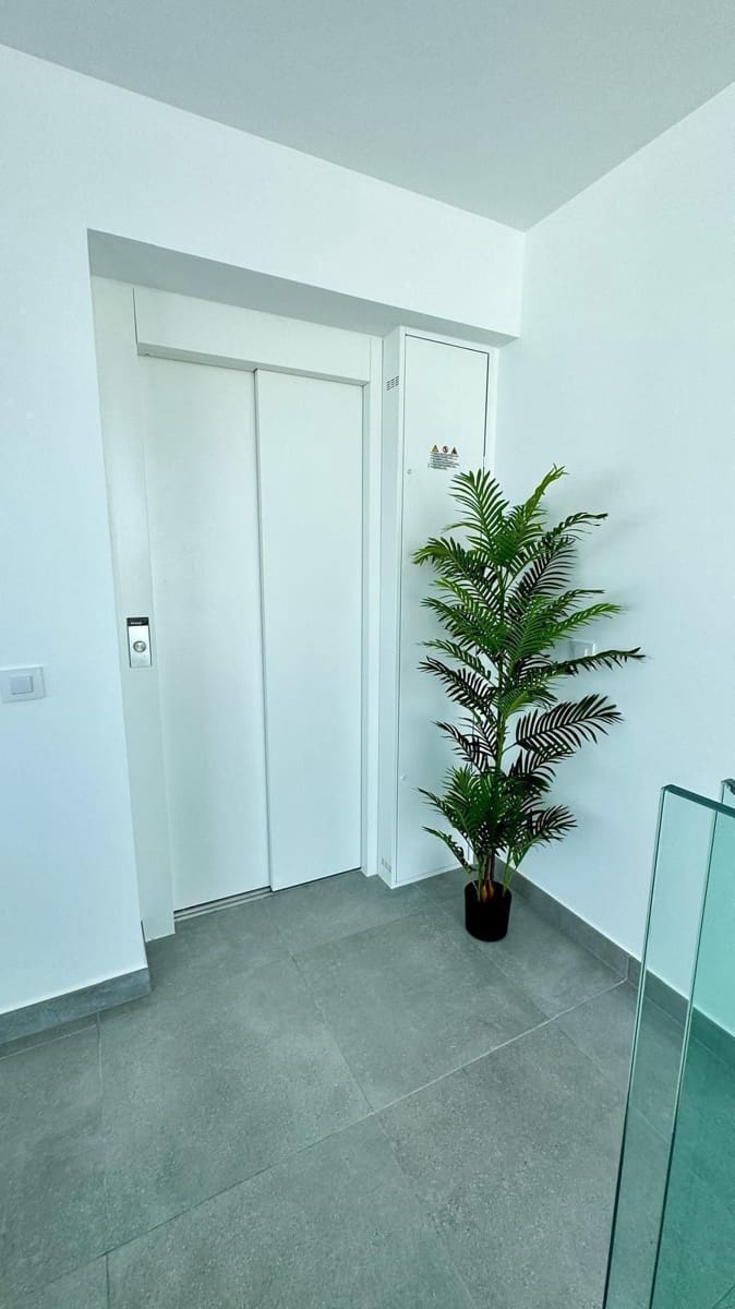 3 slaapkamer Villa te koop in Costa Adeje met zwembad garage - € 1.590.000 (Ref: 9197479)