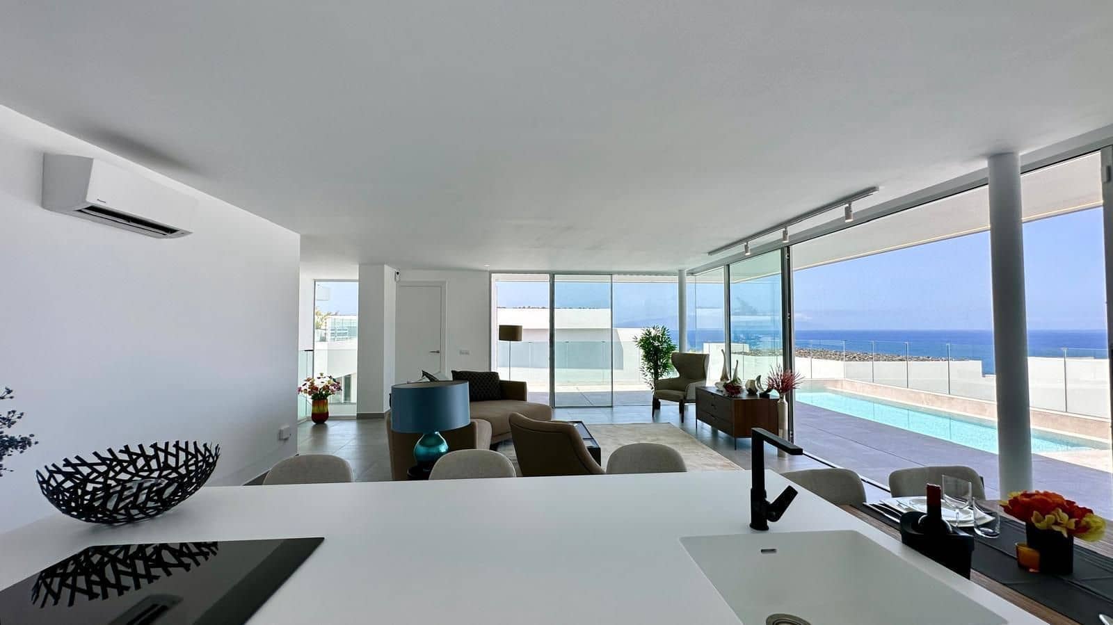 3 slaapkamer Villa te koop in Costa Adeje met zwembad garage - € 1.590.000 (Ref: 9197479)