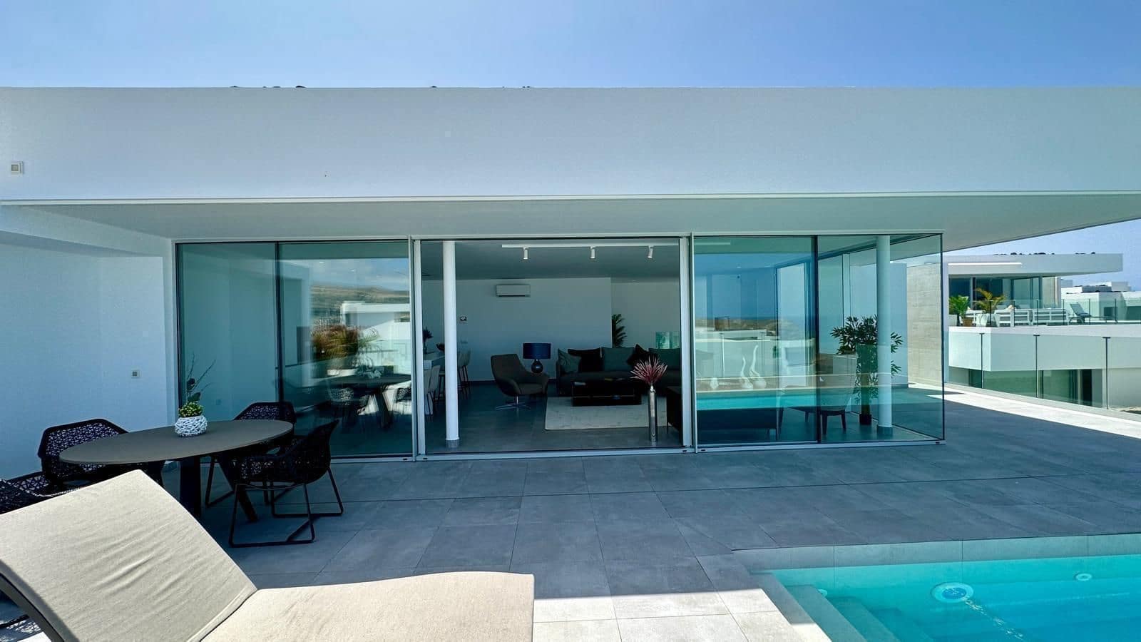 3 slaapkamer Villa te koop in Costa Adeje met zwembad garage - € 1.590.000 (Ref: 9197479)