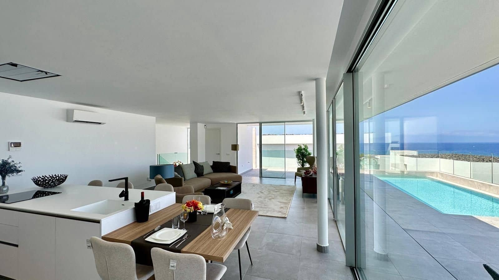 3 slaapkamer Villa te koop in Costa Adeje met zwembad garage - € 1.590.000 (Ref: 9197479)