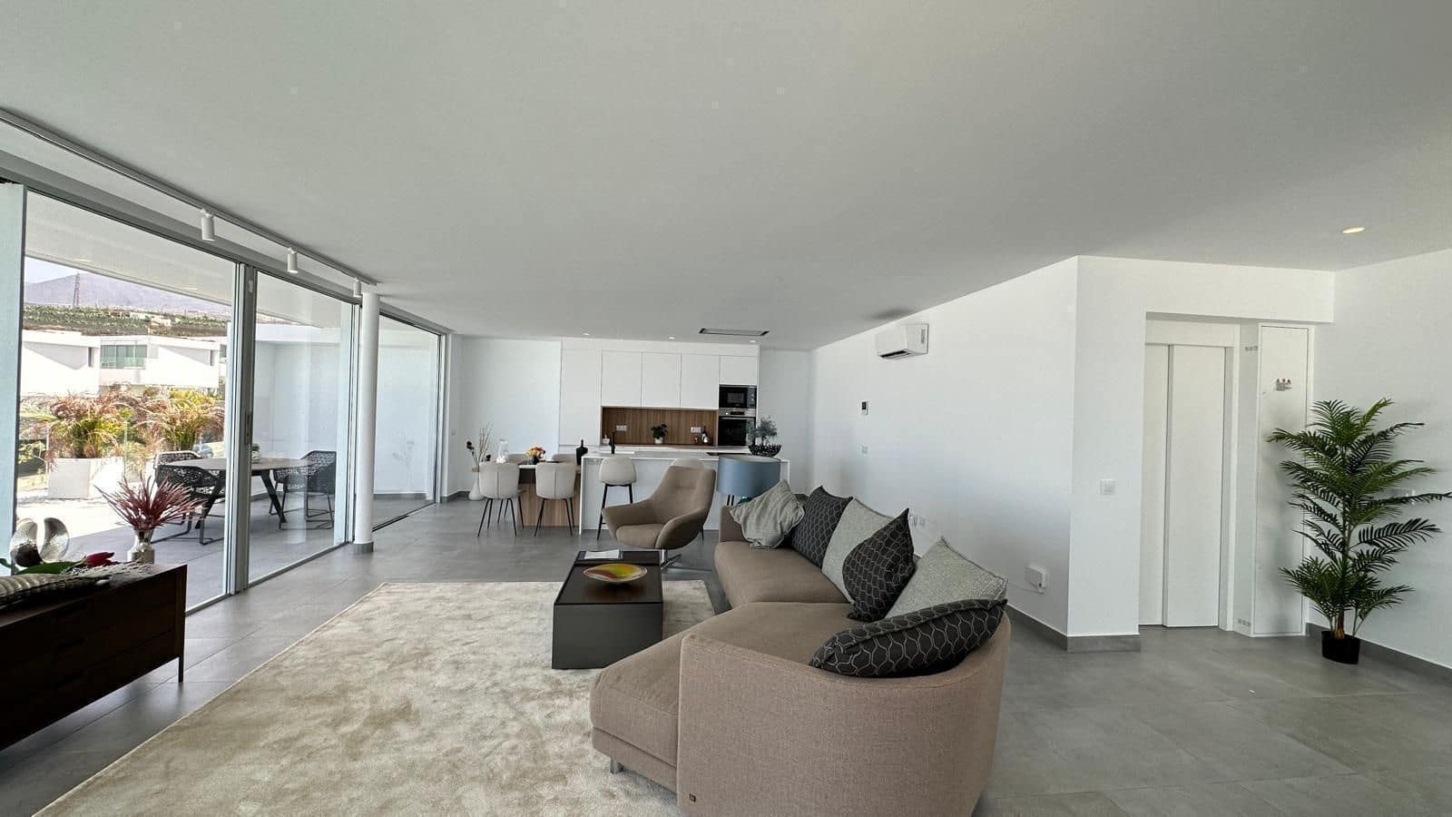 3 slaapkamer Villa te koop in Costa Adeje met zwembad garage - € 1.590.000 (Ref: 9197479)