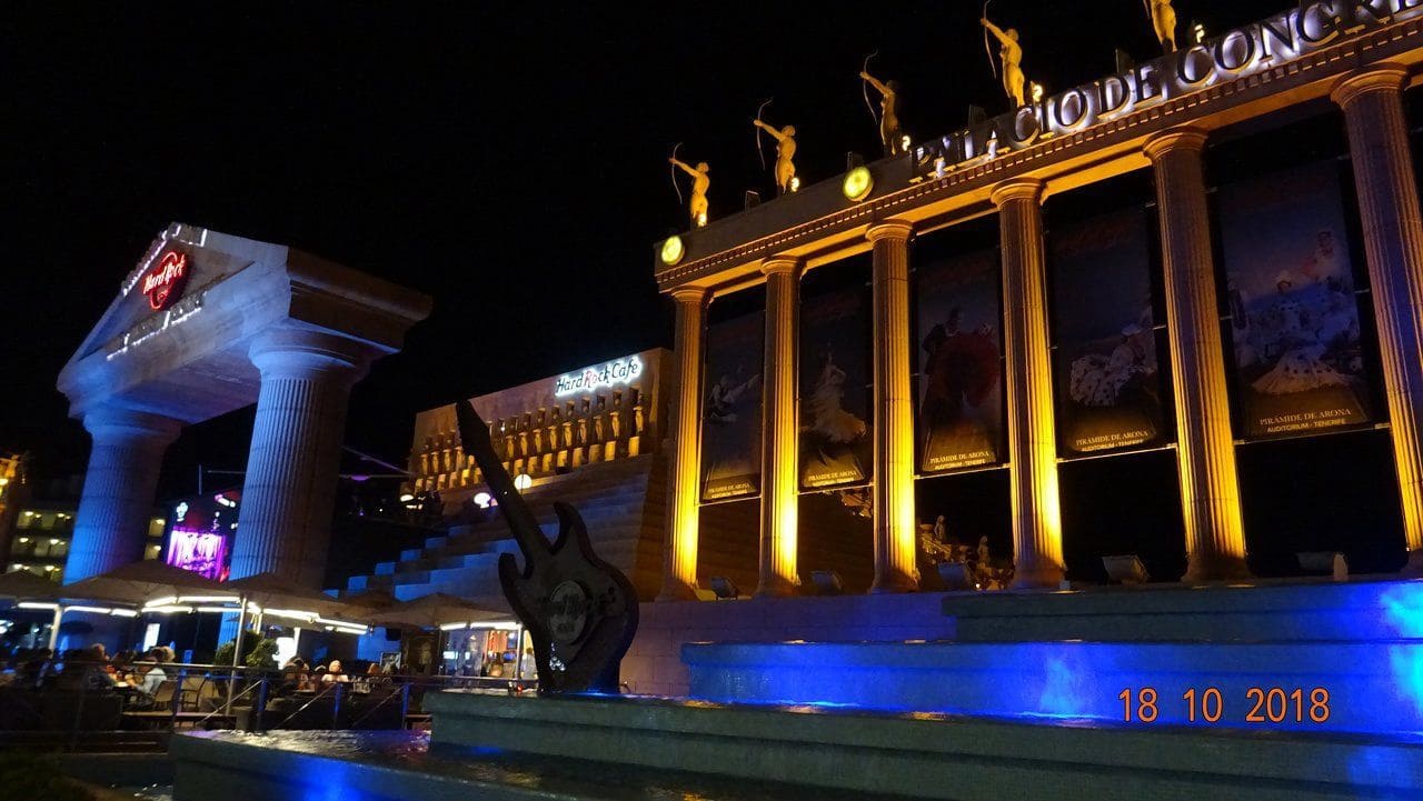 3 chambre Villa/Maison à vendre à Playa de las Americas avec piscine - 1 590 000 € (Ref: 9200275)