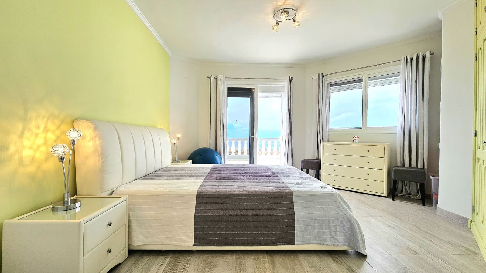 2 slaapkamer Appartement te koop in Los Gigantes met zwembad - € 490.000 (Ref: 9202179)