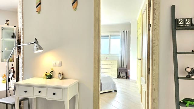 2 slaapkamer Appartement te koop in Los Gigantes, Santiago del Teide met zwembad - € 490.000 (Ref: 9202179)