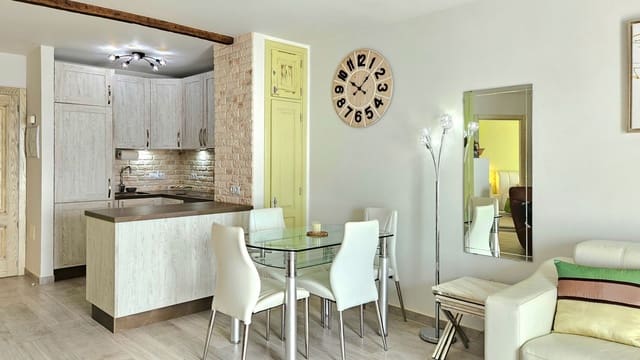 2 slaapkamer Appartement te koop in Los Gigantes, Santiago del Teide met zwembad - € 490.000 (Ref: 9202179)