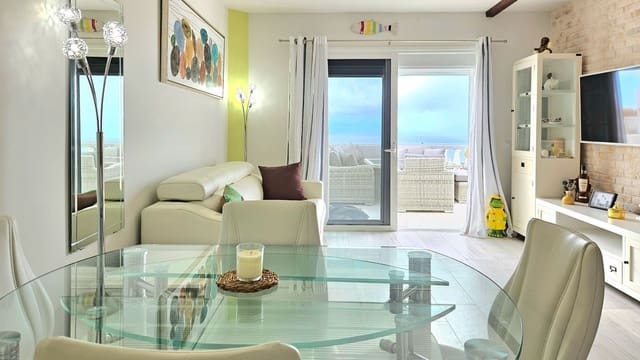 2 slaapkamer Appartement te koop in Los Gigantes, Santiago del Teide met zwembad - € 490.000 (Ref: 9202179)