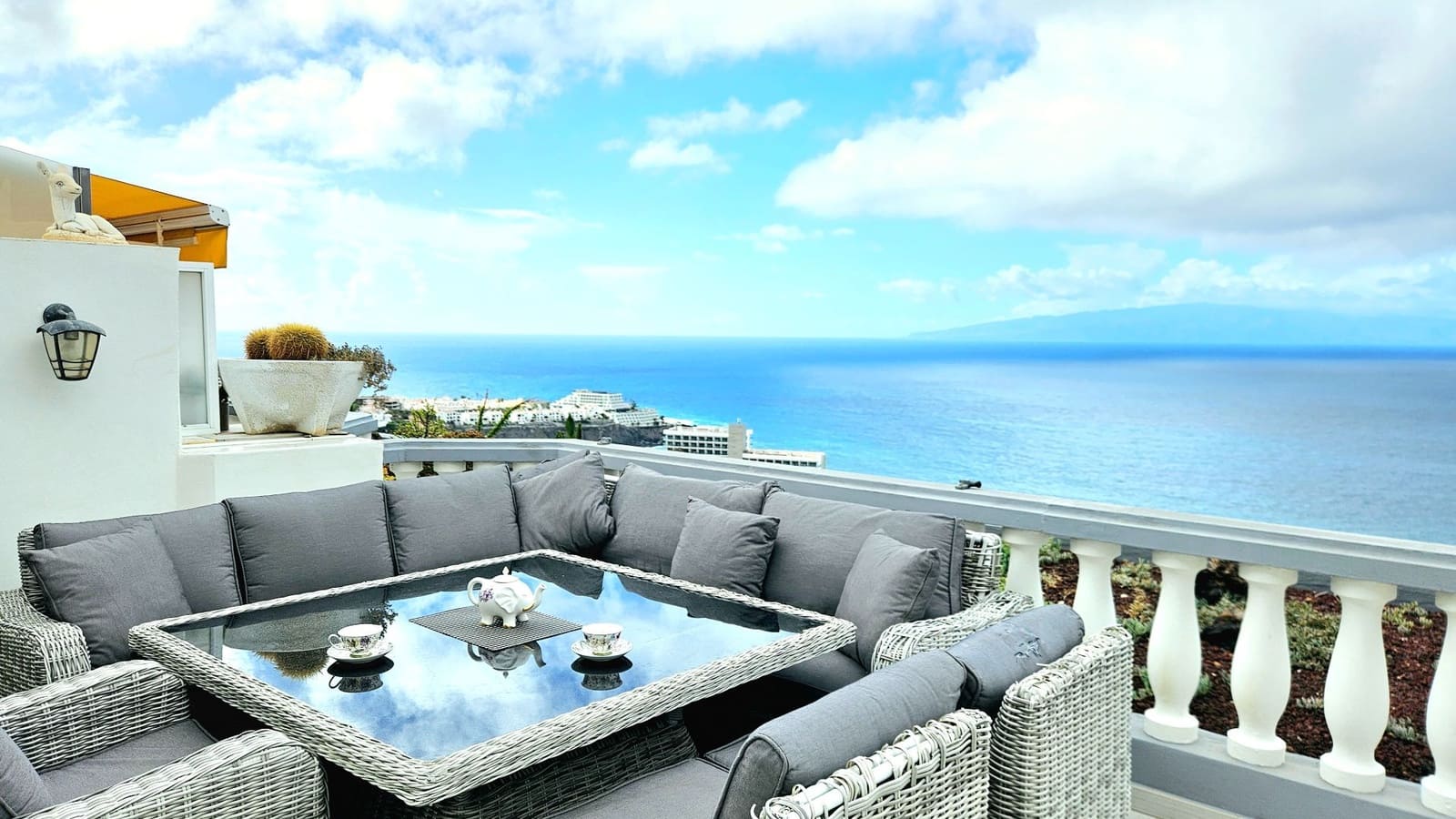 2 slaapkamer Appartement te koop in Los Gigantes met zwembad - € 490.000 (Ref: 9202179)