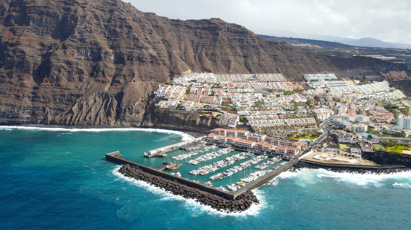 2 slaapkamer Appartement te koop in Los Gigantes met zwembad - € 490.000 (Ref: 9202179)