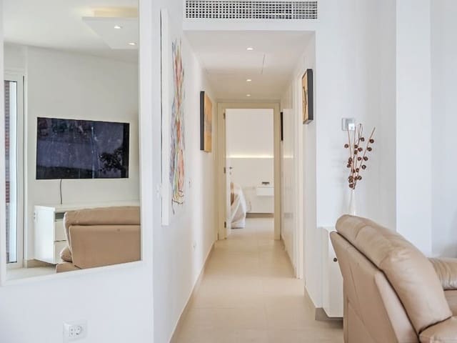 2 slaapkamer Penthouse te koop in Playa de las Americas, Arona met zwembad - € 1.680.000 (Ref: 9204233)