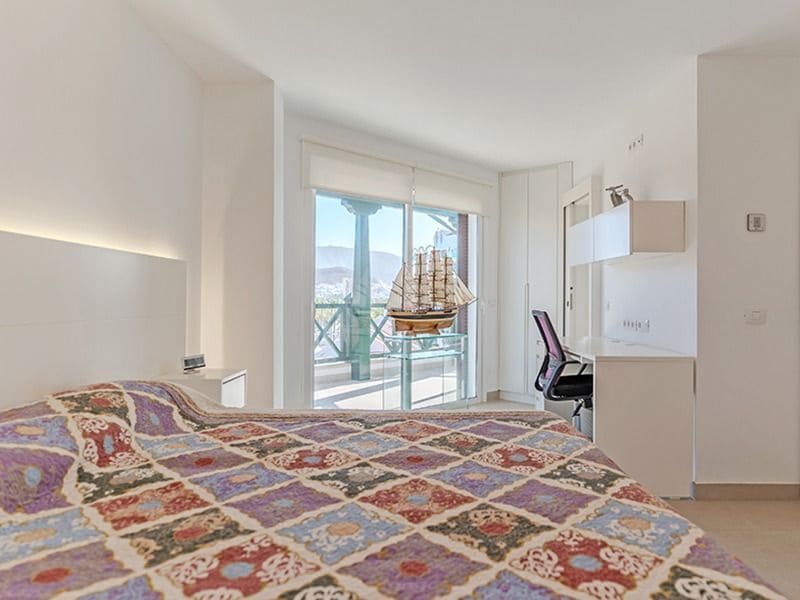 2 sovrum Takvåning till salu i Playa de las Americas med pool - 1 680 000 € (Ref: 9204233)