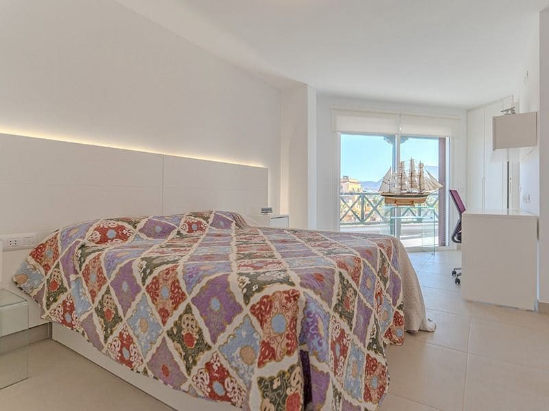 2 sovrum Takvåning till salu i Playa de las Americas med pool - 1 680 000 € (Ref: 9204233)