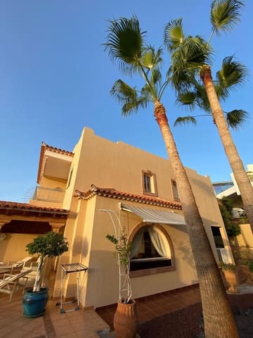 2 bedroom Villa for sale in Torviscas Centro y Alto, Adeje with pool garage - € 799,000 (Ref: 9206255)