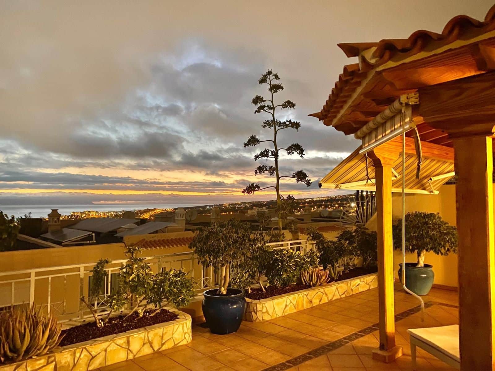 2 soveværelse Villa til salg i Costa Adeje med swimmingpool garage - € 799.000 (Ref: 9206255)