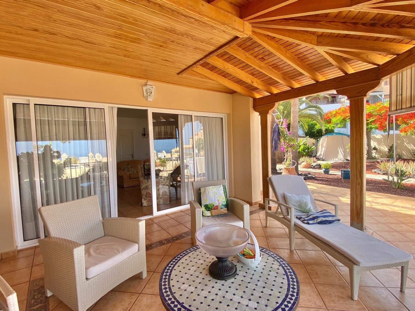 2 soveværelse Villa til salg i Costa Adeje med swimmingpool garage - € 799.000 (Ref: 9206255)