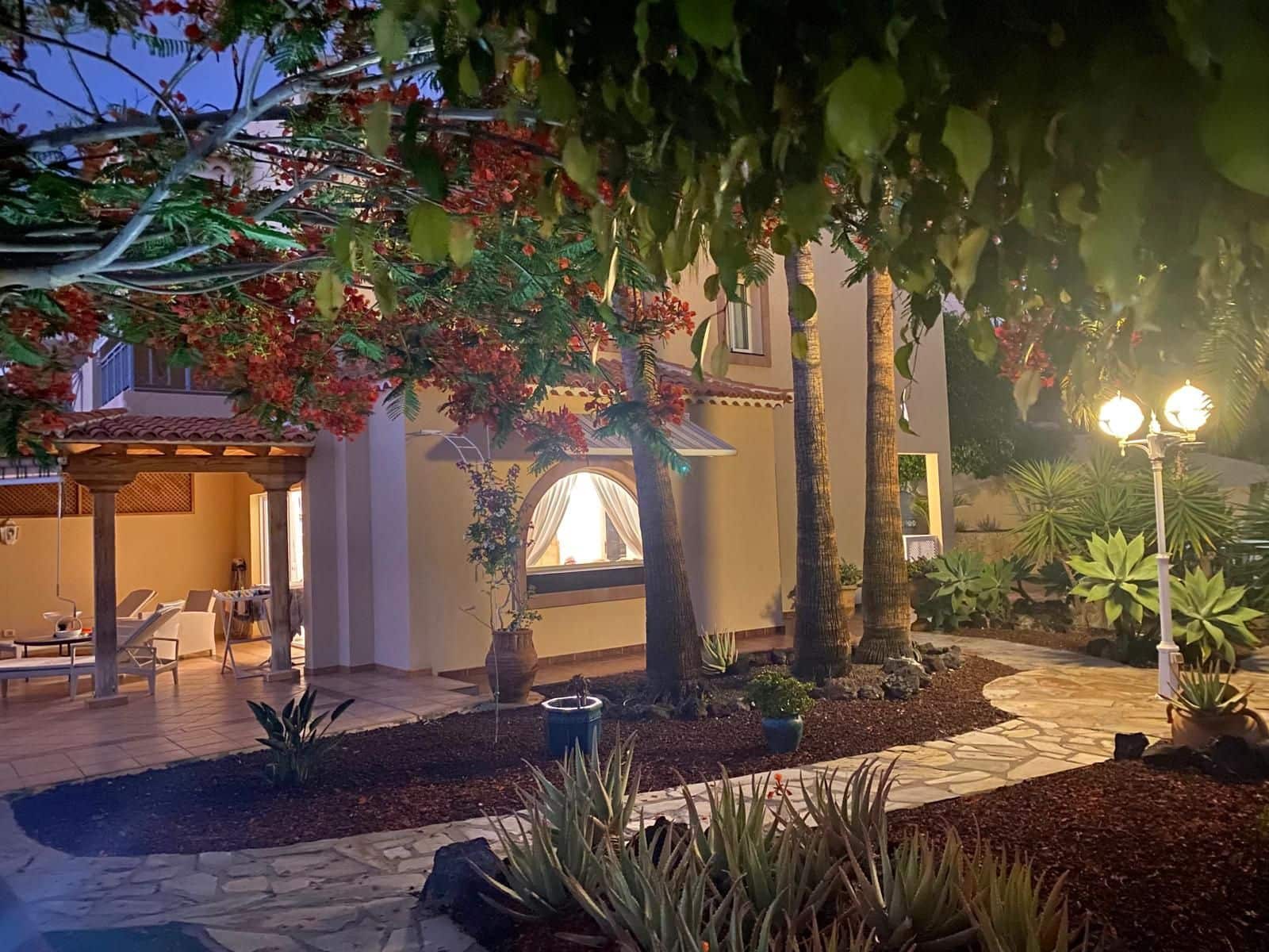 2 soveværelse Villa til salg i Costa Adeje med swimmingpool garage - € 799.000 (Ref: 9206255)