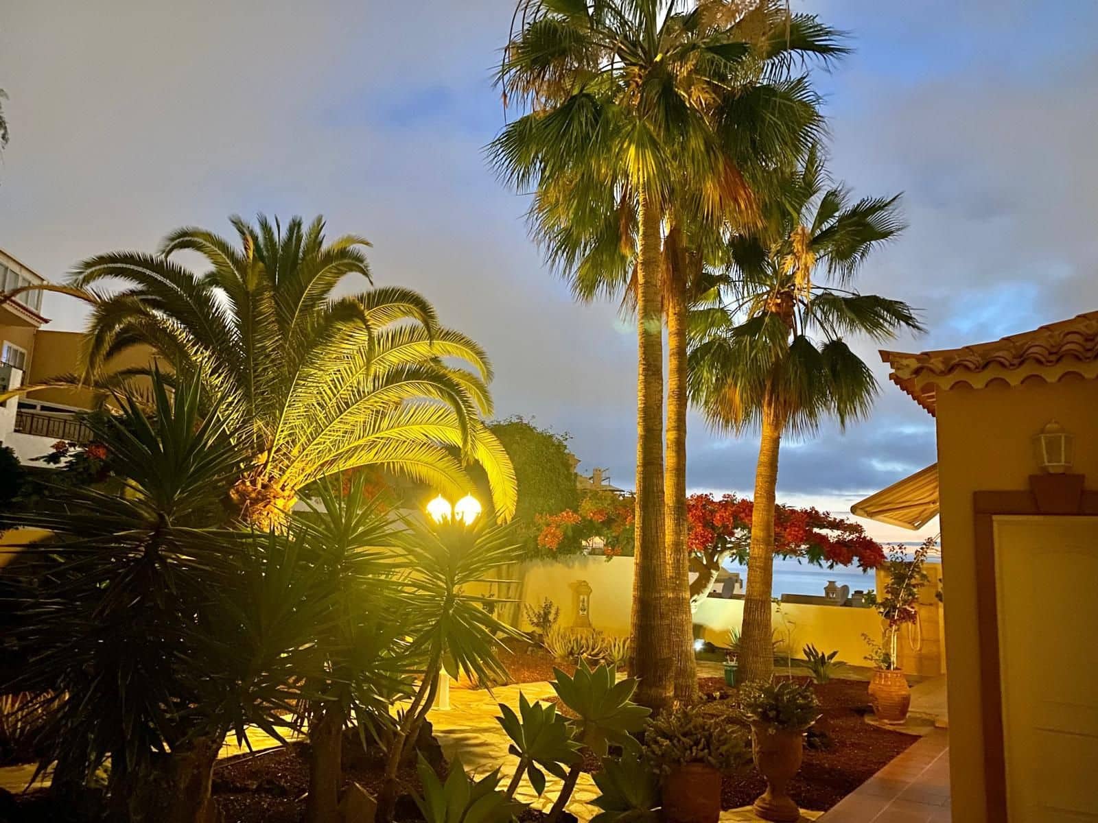 2 soveværelse Villa til salg i Costa Adeje med swimmingpool garage - € 799.000 (Ref: 9206255)