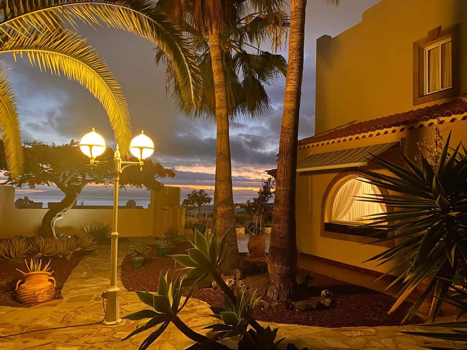 2 soveværelse Villa til salg i Costa Adeje med swimmingpool garage - € 799.000 (Ref: 9206255)