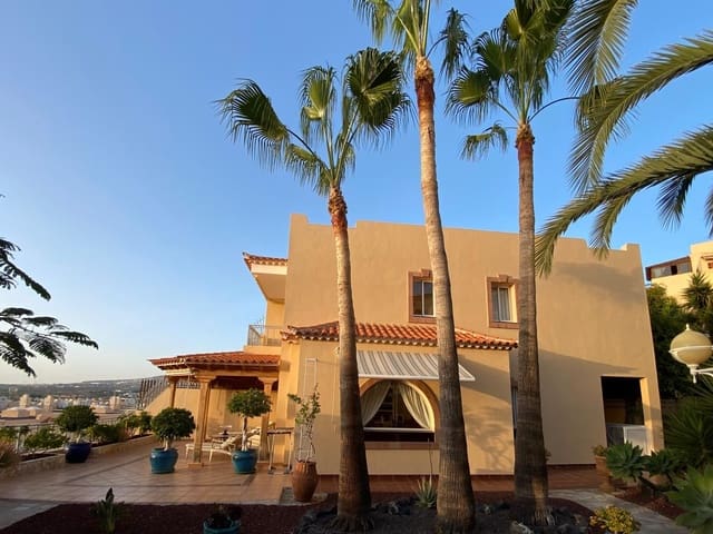 2 bedroom Villa for sale in Torviscas Centro y Alto, Adeje with pool garage - € 799,000 (Ref: 9206255)