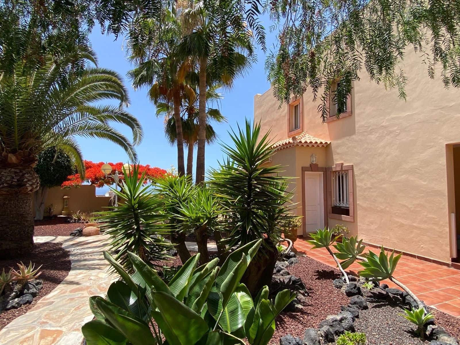 2 soveværelse Villa til salg i Costa Adeje med swimmingpool garage - € 799.000 (Ref: 9206255)