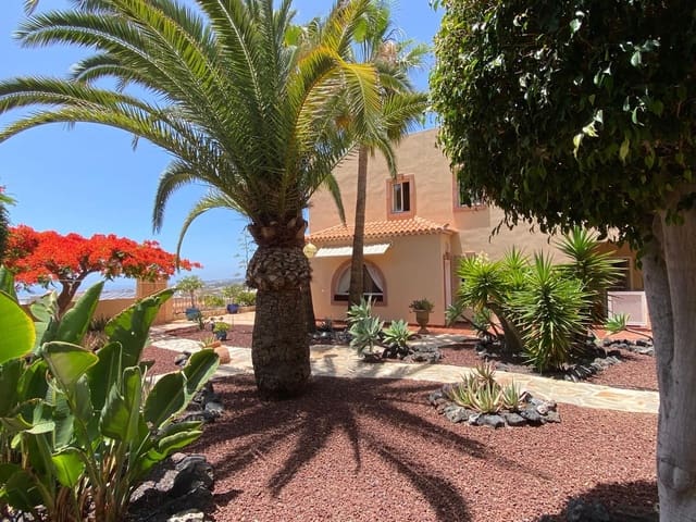2 bedroom Villa for sale in Torviscas Centro y Alto, Adeje with pool garage - € 799,000 (Ref: 9206255)