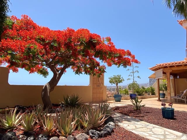 2 bedroom Villa for sale in Torviscas Centro y Alto, Adeje with pool garage - € 799,000 (Ref: 9206255)