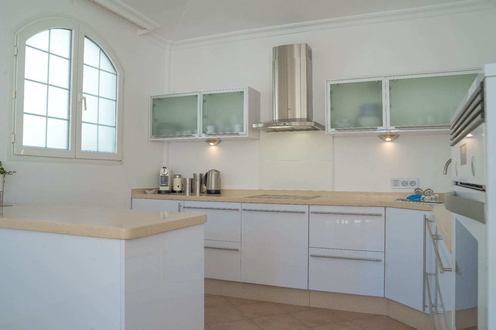 4 bedroom Villa for sale in Playa del Duque with pool garage - € 3,100,000 (Ref: 9219707)