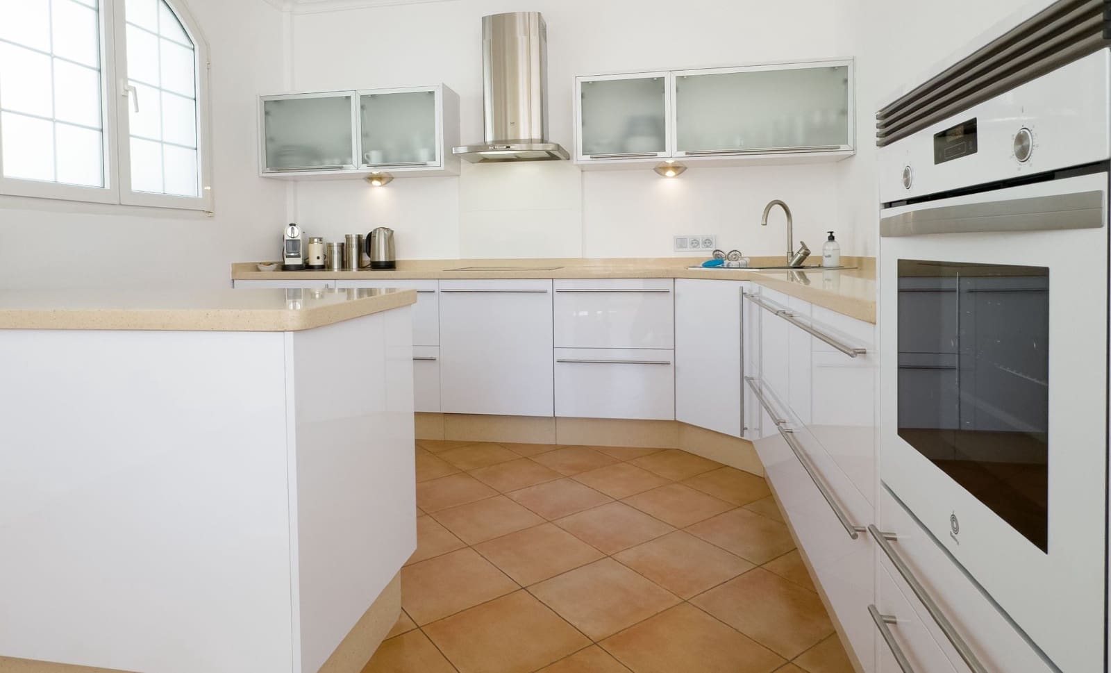 4 bedroom Villa for sale in Playa del Duque with pool garage - € 3,100,000 (Ref: 9219707)