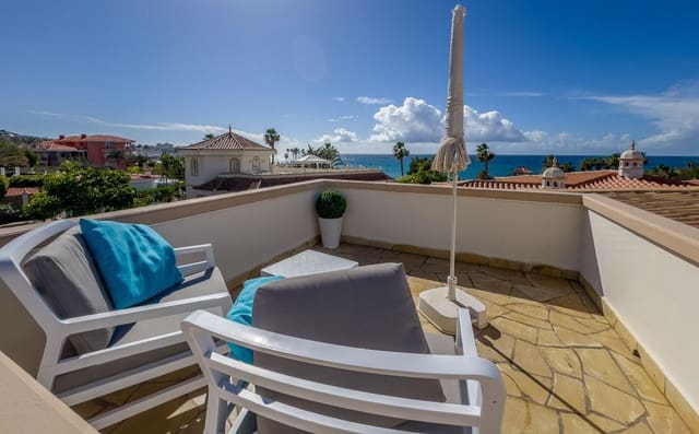 4 slaapkamer Villa te koop in Playa del Duque, Adeje met zwembad garage - € 3.100.000 (Ref: 9219707)