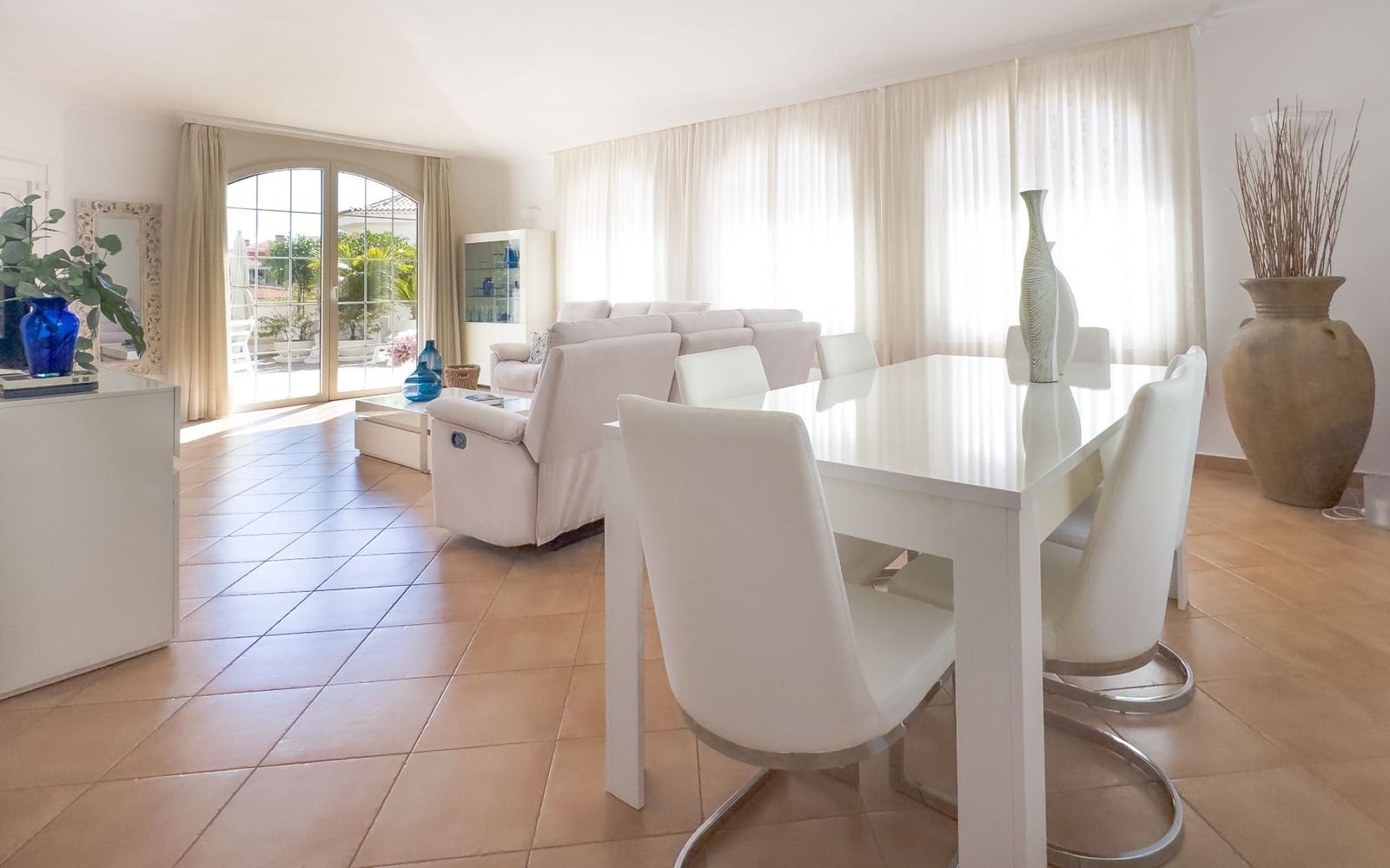 4 bedroom Villa for sale in Playa del Duque with pool garage - € 3,100,000 (Ref: 9219707)