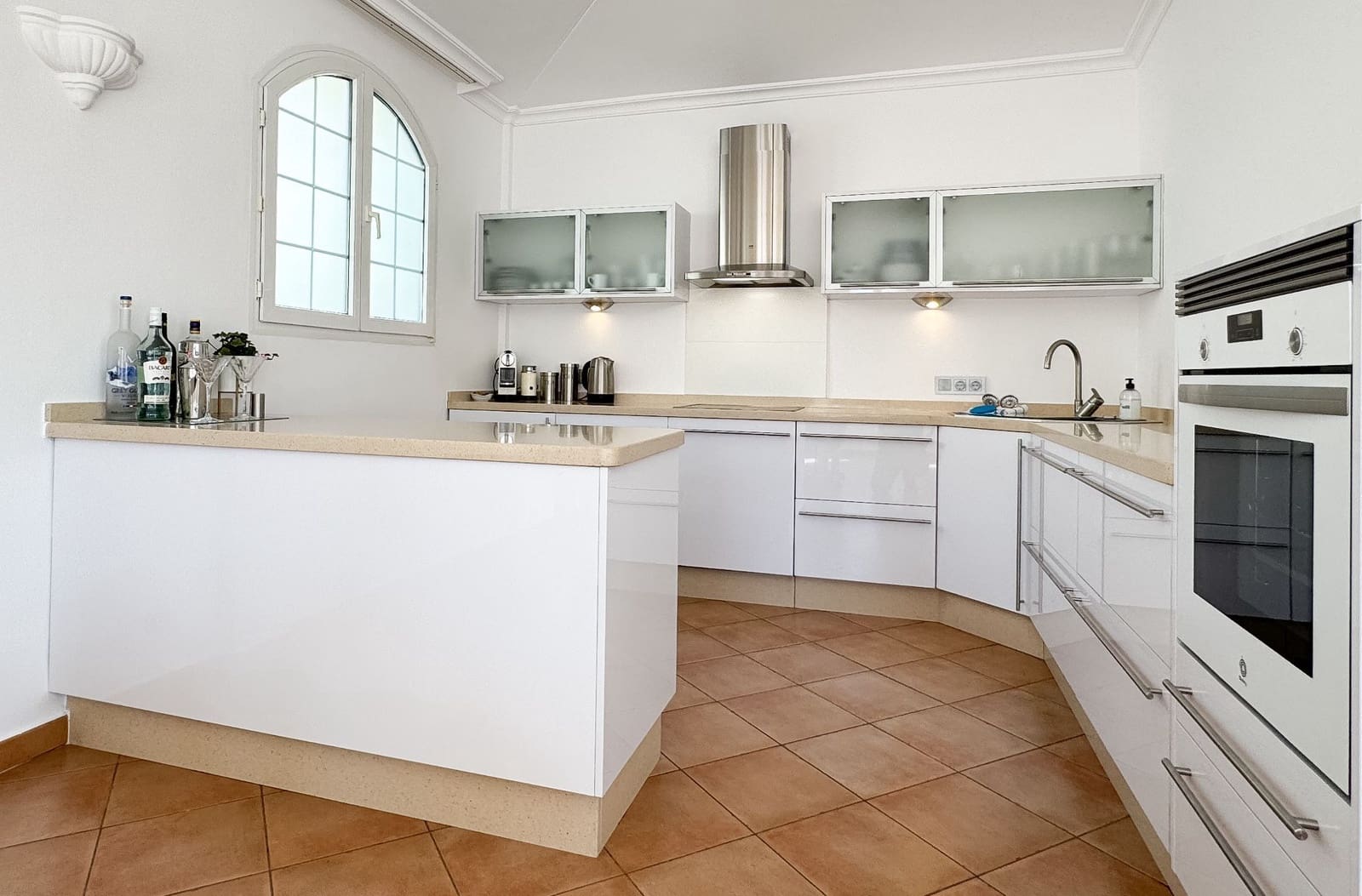 4 bedroom Villa for sale in Playa del Duque with pool garage - € 3,100,000 (Ref: 9219707)