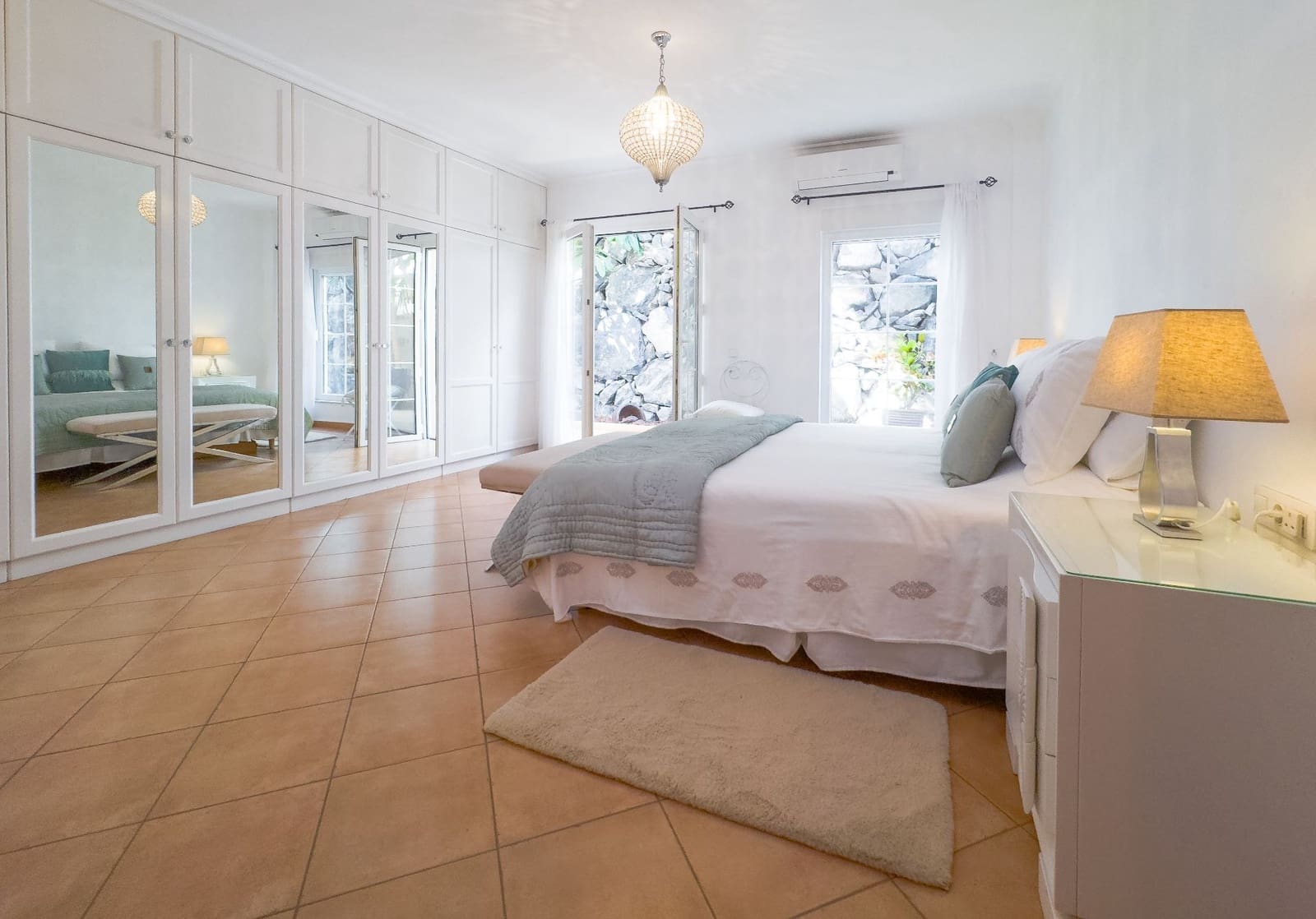 4 bedroom Villa for sale in Playa del Duque with pool garage - € 3,100,000 (Ref: 9219707)