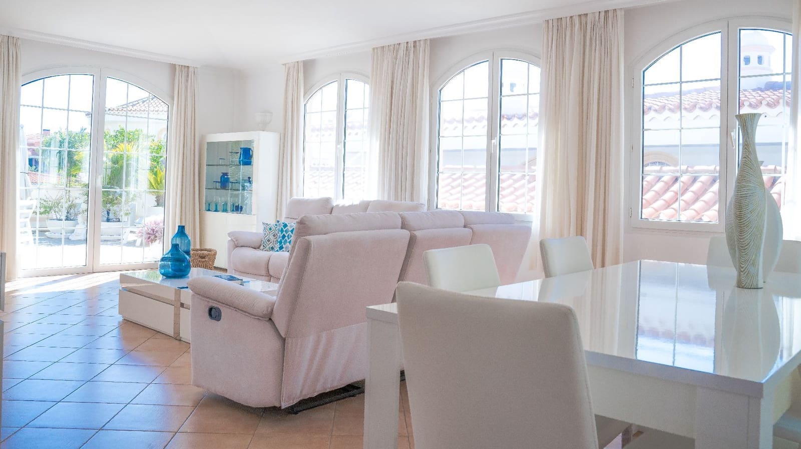 4 bedroom Villa for sale in Playa del Duque with pool garage - € 3,100,000 (Ref: 9219707)