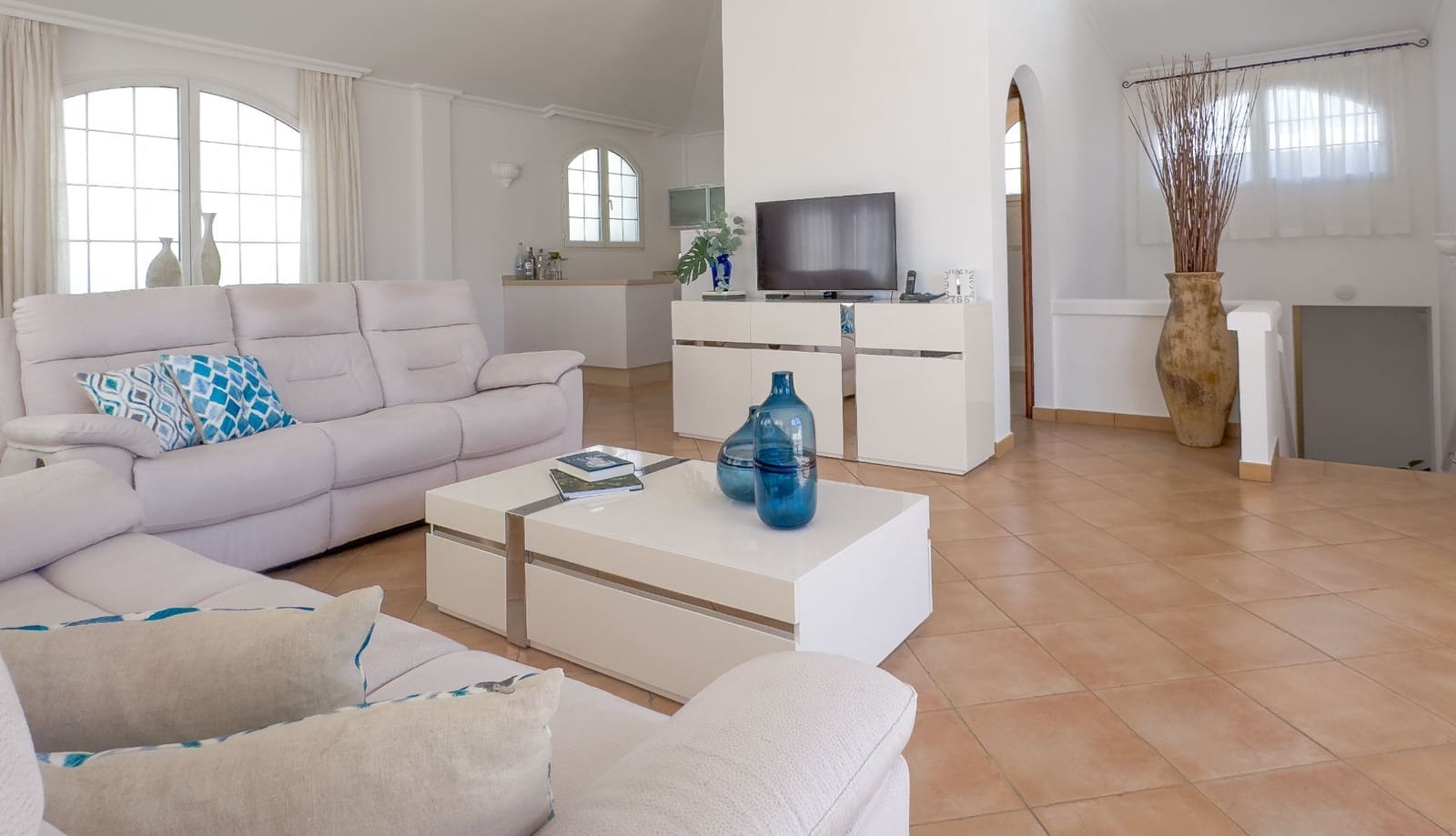 4 bedroom Villa for sale in Playa del Duque with pool garage - € 3,100,000 (Ref: 9219707)