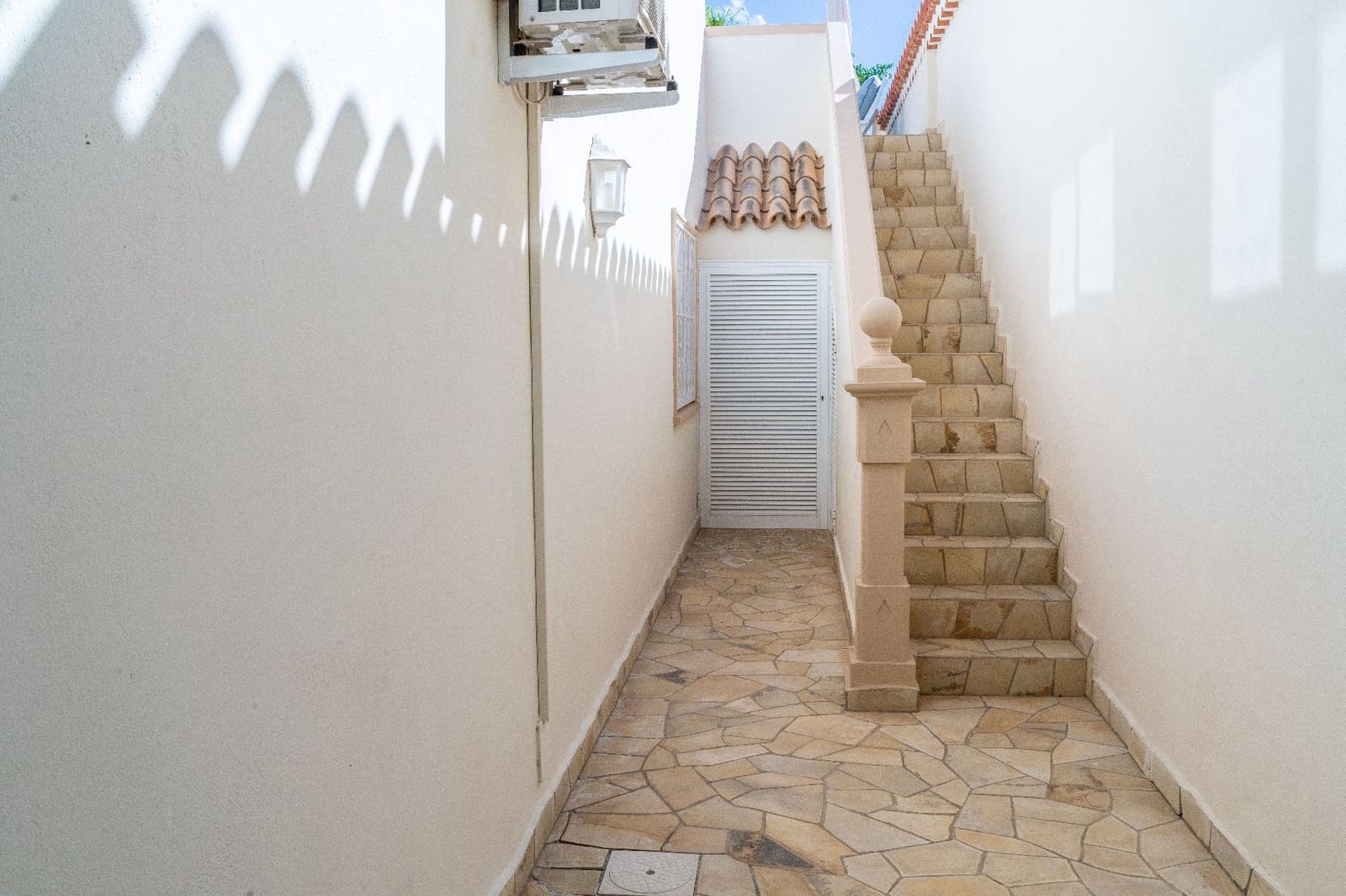 4 bedroom Villa for sale in Playa del Duque with pool garage - € 3,100,000 (Ref: 9219707)